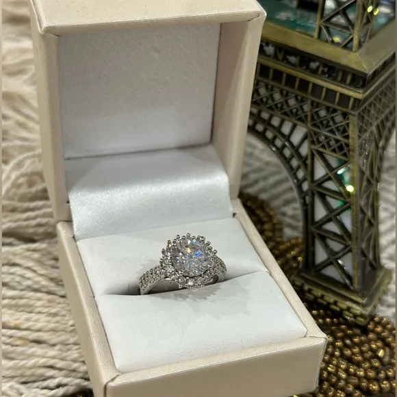 Ring - Picture 1 of 6